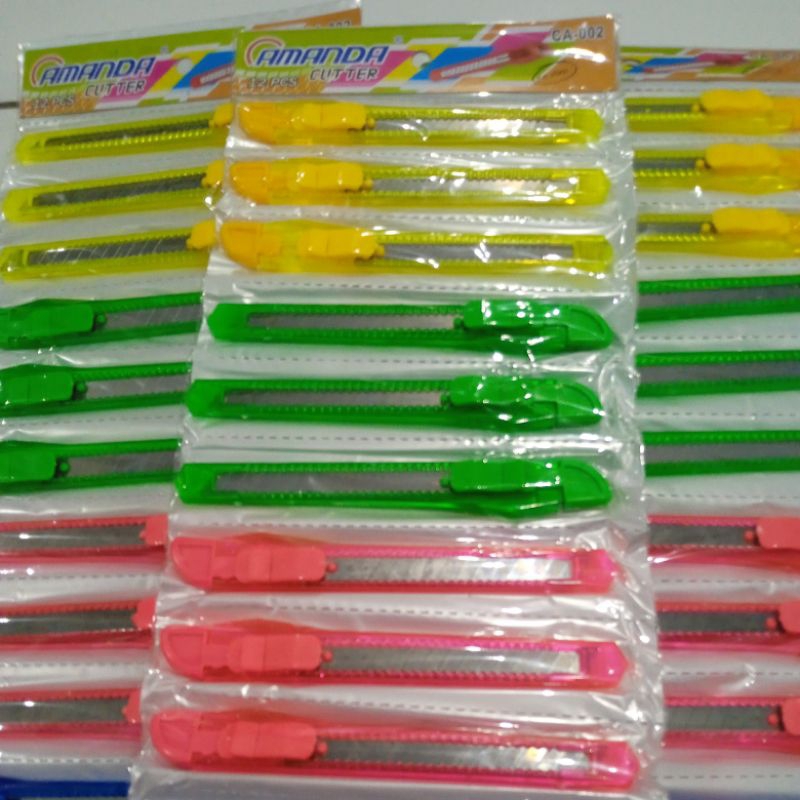 

SATU RENTENG CUTTER KECIL ISI 12 PCS