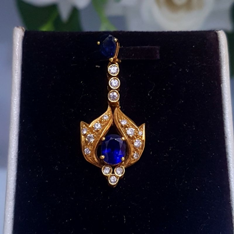 Liontin Emas Kuning Berlian dan Blue Safir