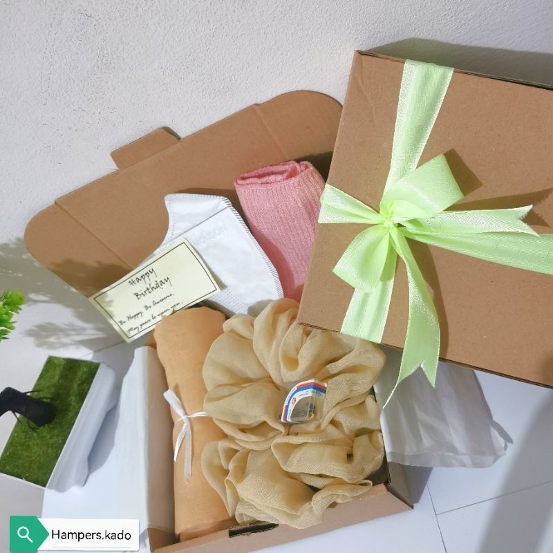 

Hampers hijab gift box kerudung hadiah ulang tahun cewe