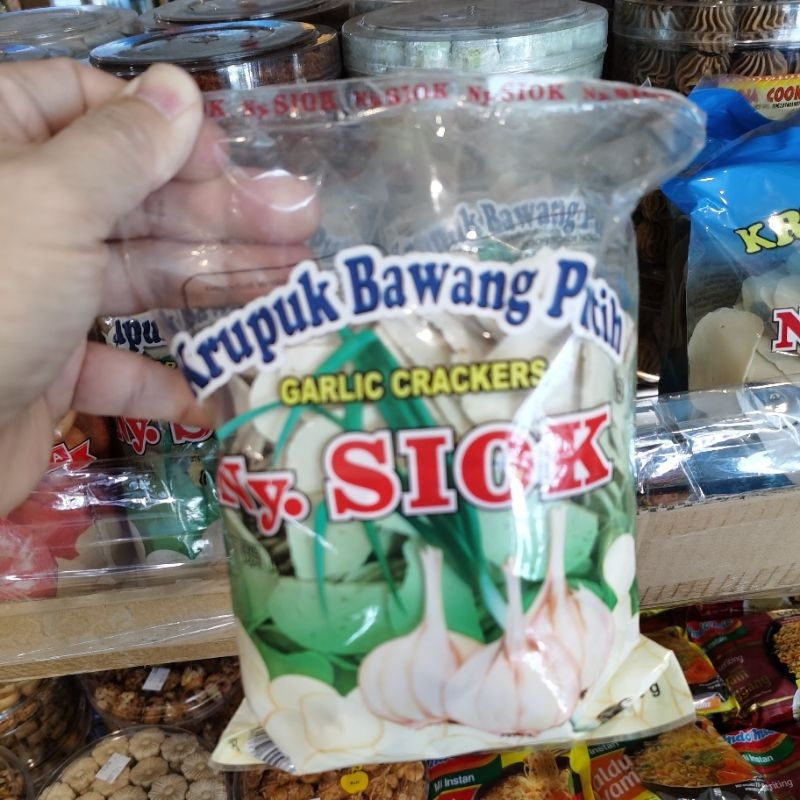 

Ny. Siok Kerupuk Bawang