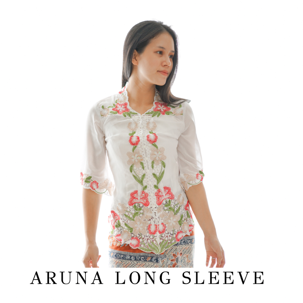 KEBAYA PUTIH MODERN LENGAN PANJANG 3/4 MOTIF BUNGA (ARUNA)