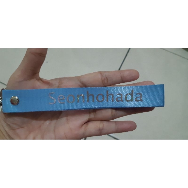 GANTUNGAN KUNCI STRAP HOLOGRAM KIM SEON HO/KEYRING STRAP HOLOGRAM KPOP/WARNA HITAM-PUTIH-BABY BLUE-NEON