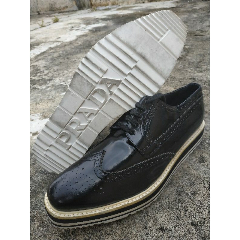 Sepatu Second Branded Prada Italy