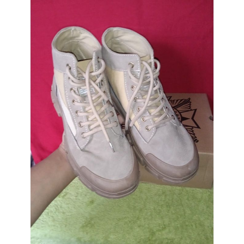 Sepatu boots pria simpel (COD)