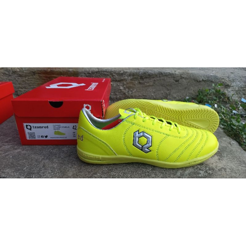 sepatu futsal original