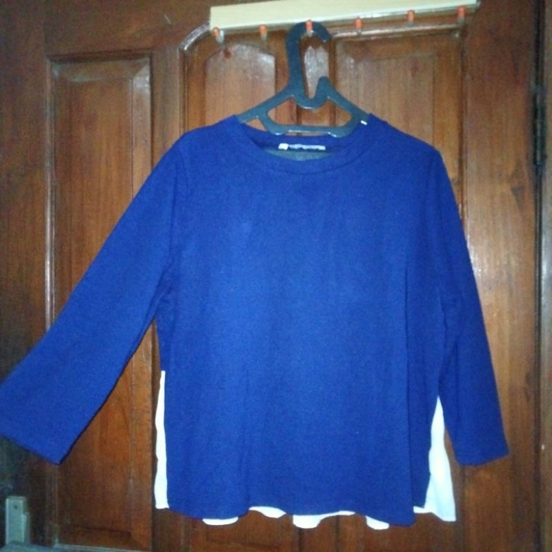BLOUSE NAVY REMPEL PUTIH RAJUT