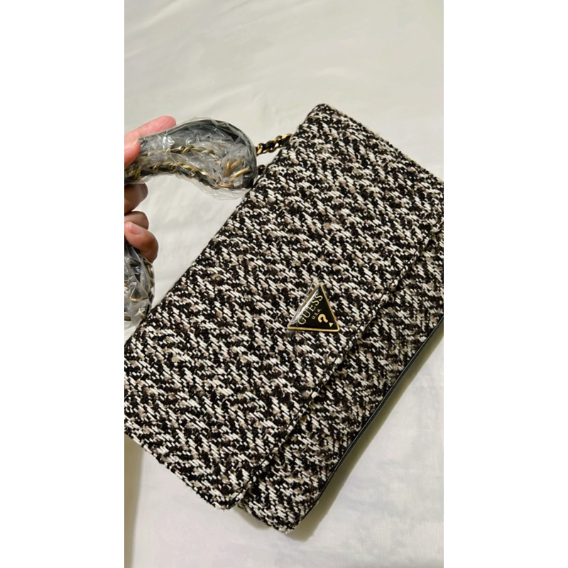 GOOD DEAL BANTING HARGA REPRICE Guess Cesilly Tweed Crossbody black  Authantic NETT
