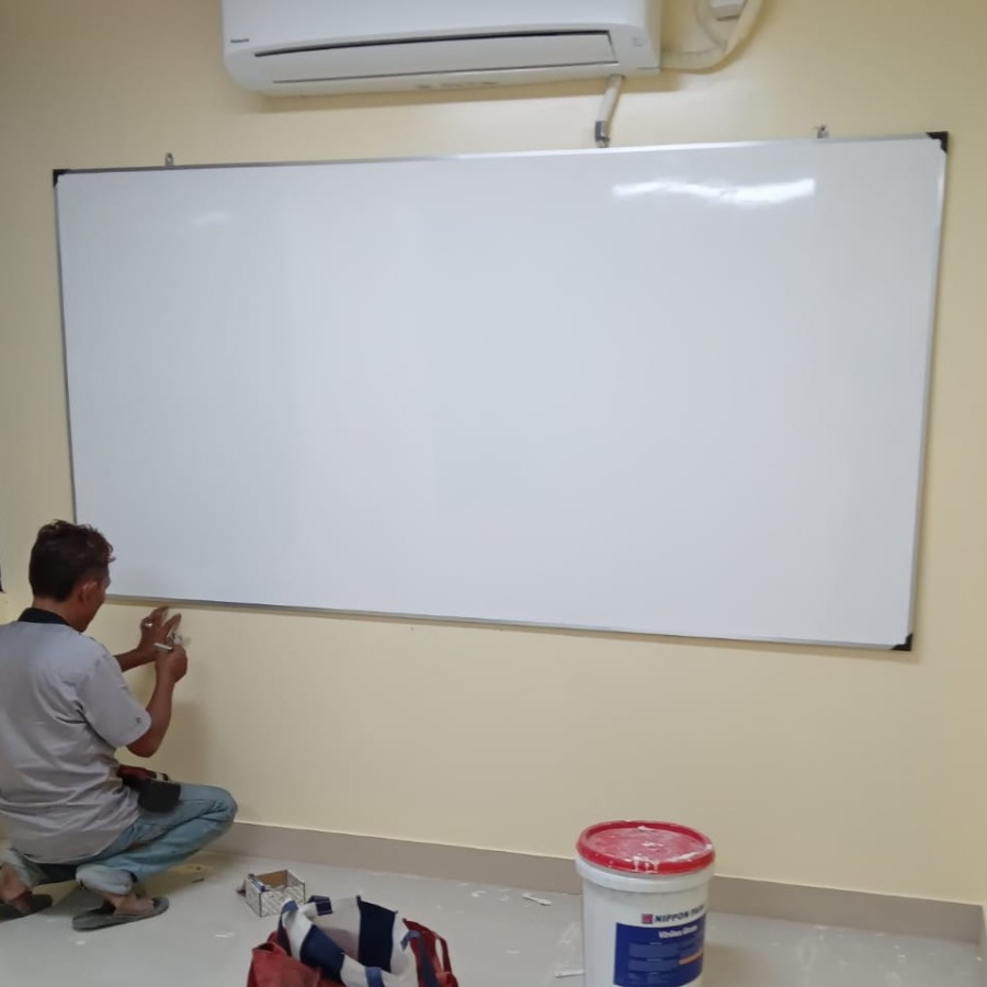 

whiteboard HPL tidak berbekas 120 x 180cm nonmagnet