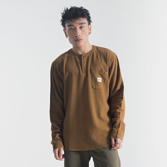 FMC Kaos Lengan Panjang Pria Kancing Half Button Men T Shirt Long Sleeve Pocket Casual Outfit Coklat