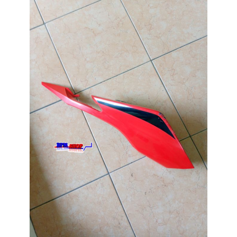 cover body belakang kanan Honda CBR 150 K45 bekas original