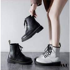 Sepatu Boots Wanita Hitam Putih