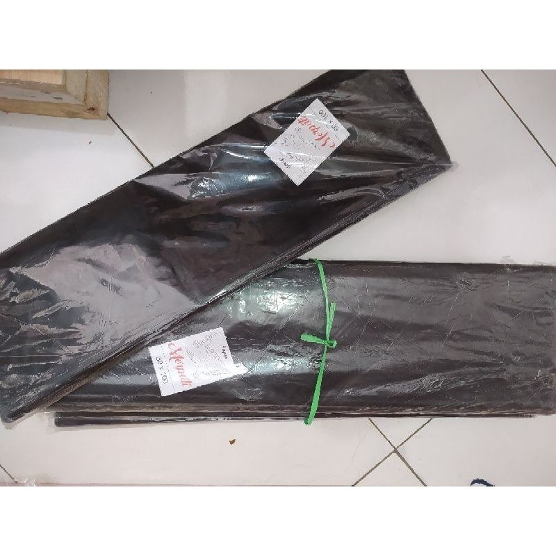 Plastik Sampah hitam / Plastik Layangan / Ukuran 40x60
