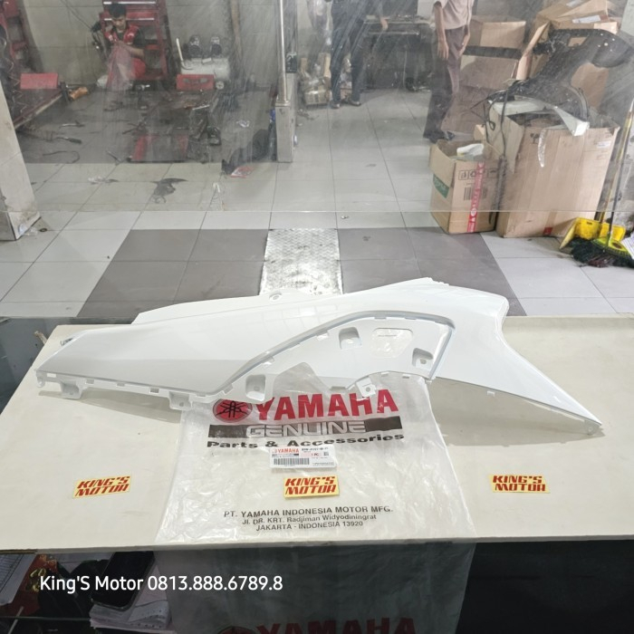 COVER BODY MIO GEAR 125 KIRI PUTIH B3W F1711 P6 ASLI YAMAHA