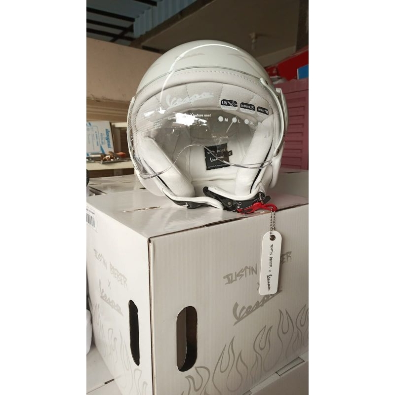 Helmet vespa justin Bieber