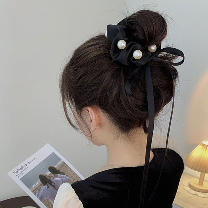 KOREAN BLACK SILK SCRUNCHIE WITH PEARL IKAT KARET KUNCIRAN RAMBUT SCRUNCHIES MEDIUM RING MUTIARA KAIN SATIN PITA PANJANG LONG RIBBON AKSESORIS WANITA KOREA