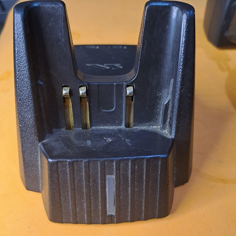 Charger Ht Yaesu Ft250R Casan Ht Yaesu Vx 150 Dan Sejenisnya Bekas dan Normal Beserta adaptor