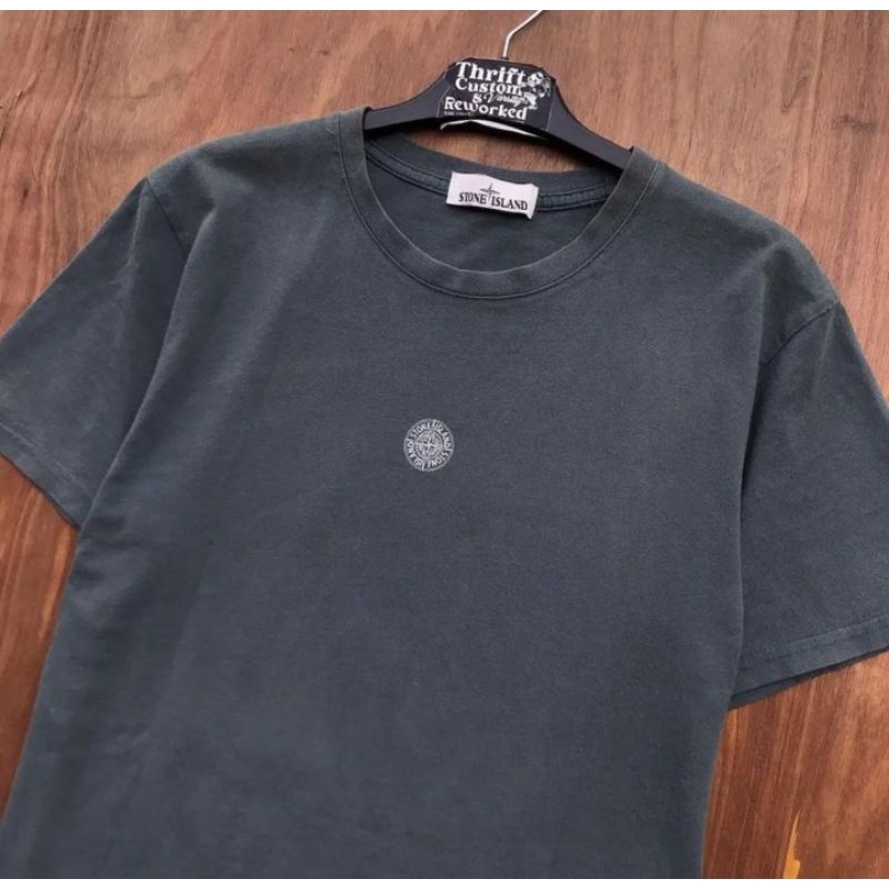 t-shirt stone island