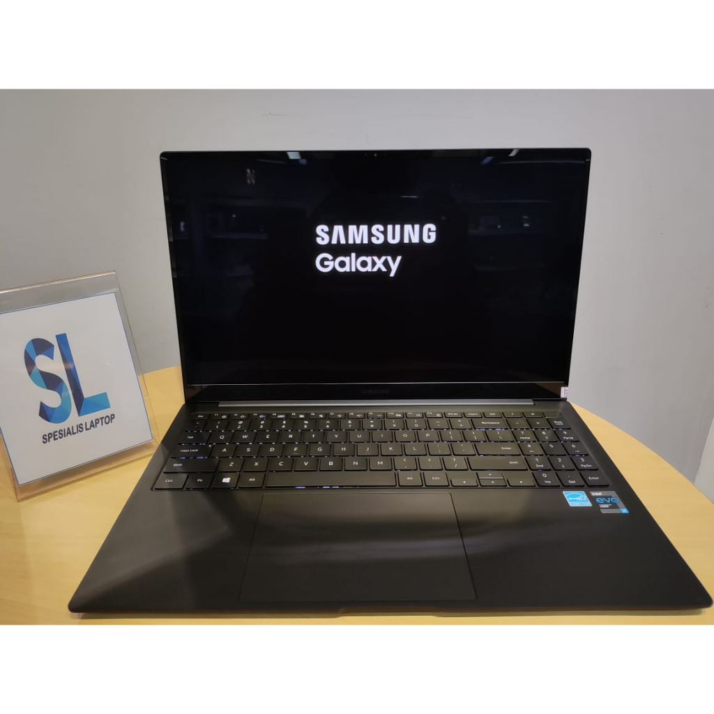 LAPTOP SAMSUNG GALAXY BOOK PRO 15 i7 1165G7 16GB 512GB SSD 15 FHD AMOLED WIN11