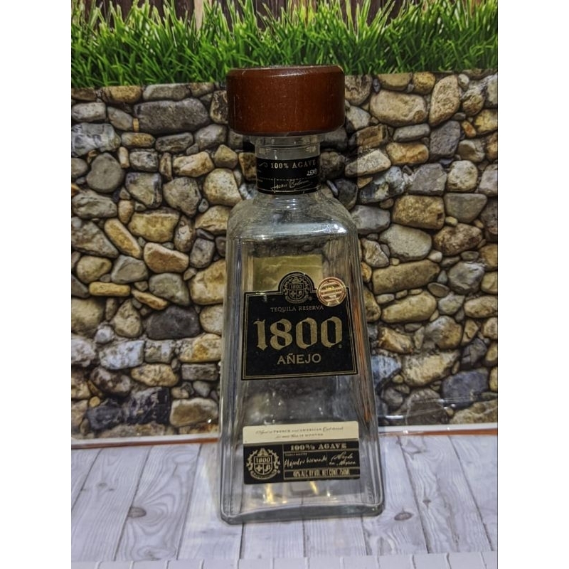 Botol bekas minuman import 1800 anejo. Koleksi/pajangan/hiasankamar/botol/Civas