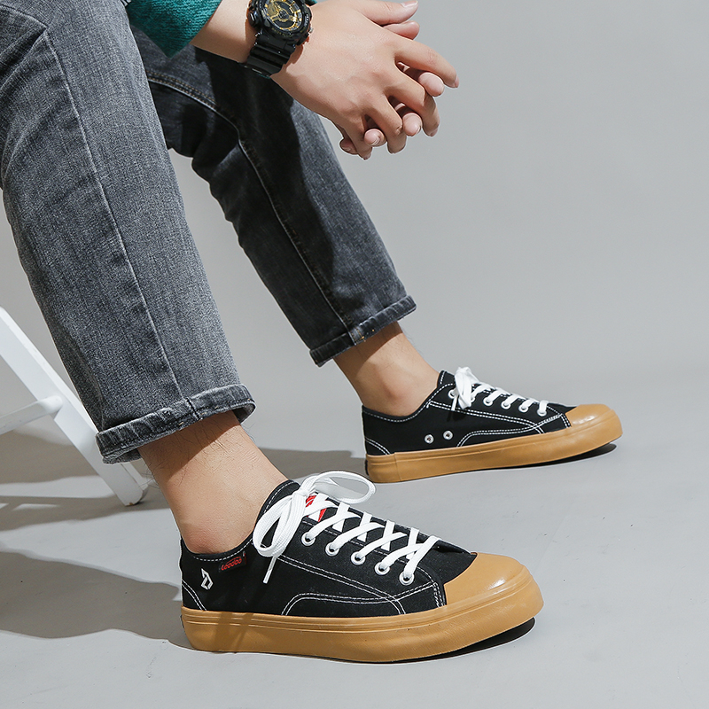 Toread Sepatu Kanvas Pria Casual Sneakers Fashion Simple Hitam Putih Sepatu Sekolah Terbaru MC308