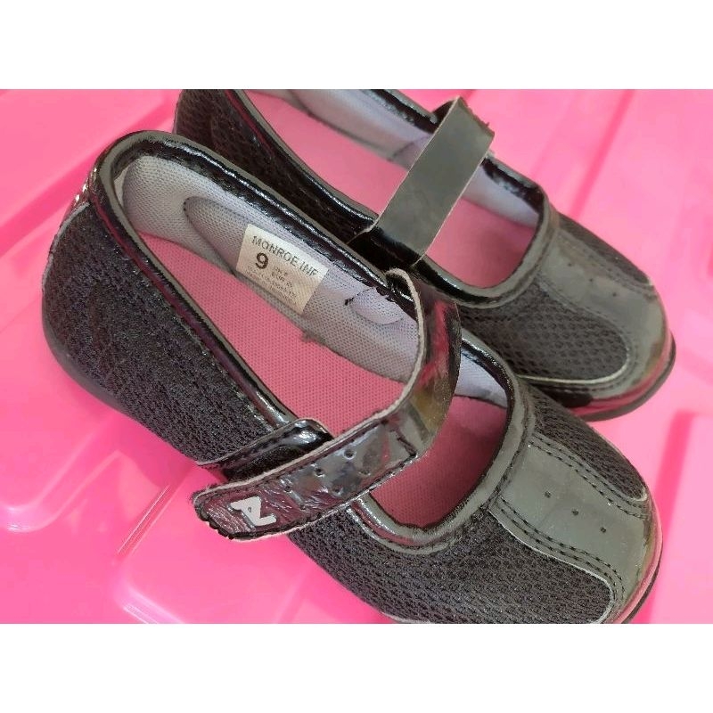 preloved toezone by sepatu oshkosh, sepatu hitam, sepatu sekolah anak perempuan