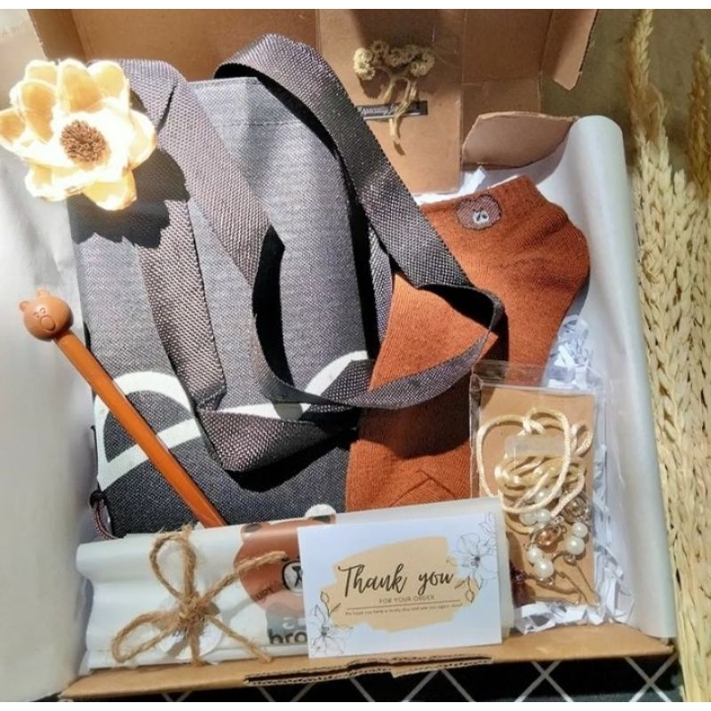 

HAMPRES TOTE BAG & KAOS KAKI BUYAFLORIST.ID