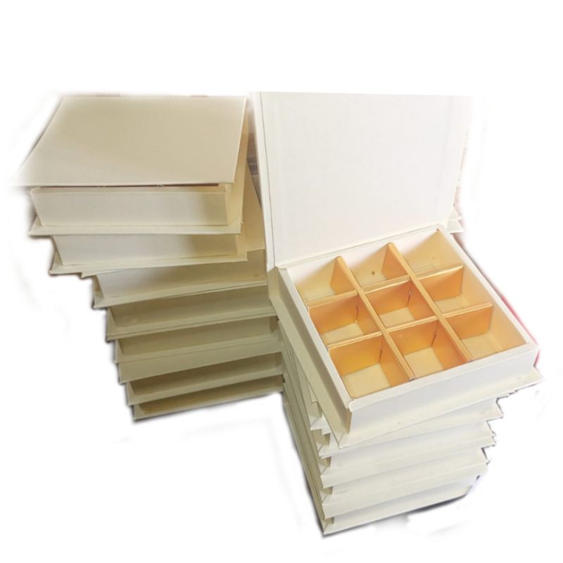 

new box hard cover sekat 9 untuk promo warna di kirim random - kotak sekat praline 9