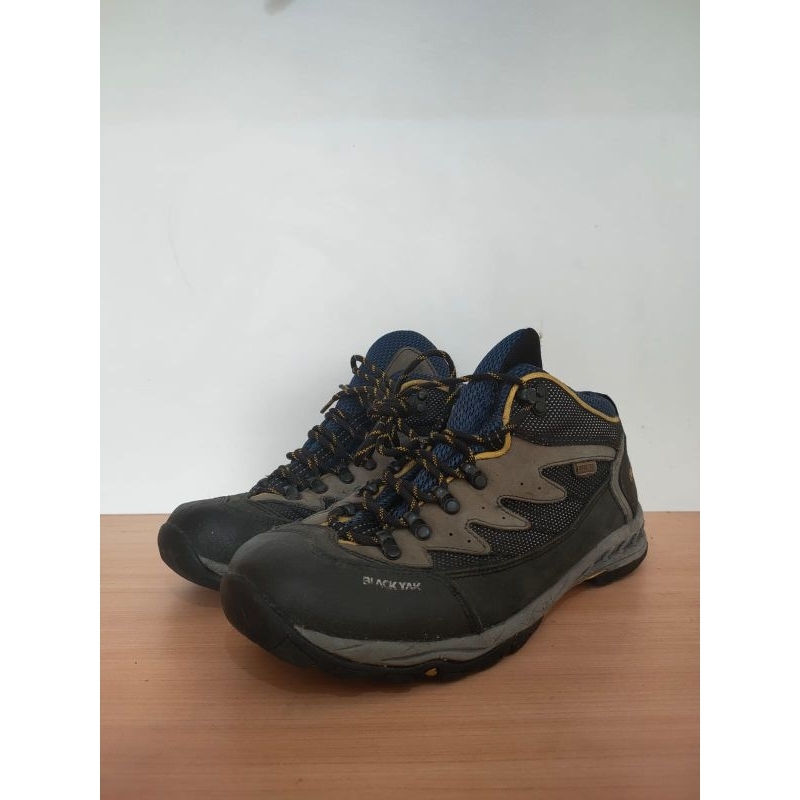 Sepatu Blackyak