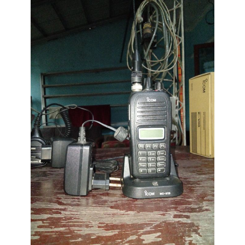 HT Icom ic-v88 vhf bekas