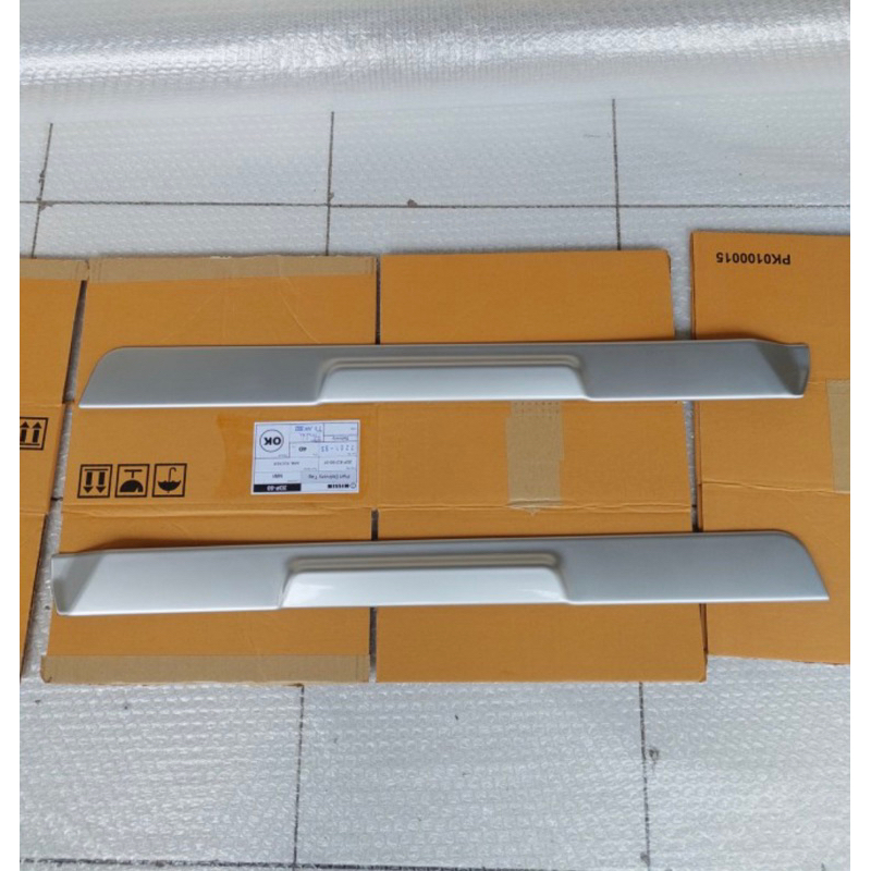 Garnish List body Bagian Pintu Belakang Xpander Cross Original