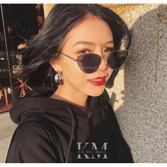 Frame Kacamata Hitam (UNISEX) WANITA PRIA Bentuk Cat Eye Horn Kucing Gaya Vintage Retro Bahan Metal Kcamata Item Korean Cat Eyes Anti UV Silau Sinar Matahari Sunglasses Eyewear Glasses Konser Pantai Jalan KCH41