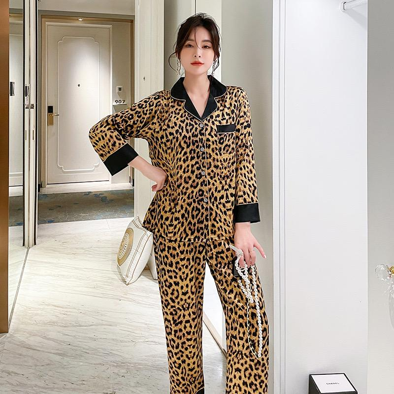 Goodcollection Set Baju Tidur Celana Pendek Lengan Panjang Korea Motif Macan Tutul SPJ1