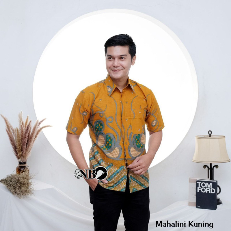 Kemeja batik pria lengan pendek motif mahalini