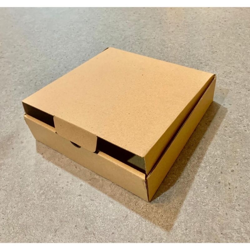 

kardus baru dan Polos Ukuran 20 x 20 x 5 cm