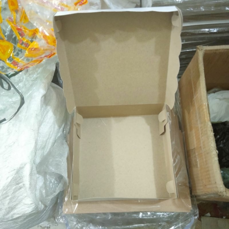 

Kardus Nasi ukuran 22 cm x 22 cm (Putih)