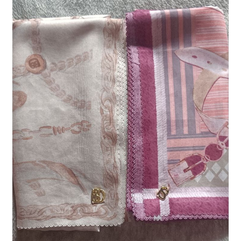 the chain 1 Ivory bundling chain 2 Hibiscus la bella series buttonscarves  preloved