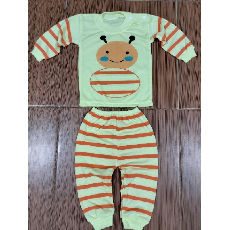 Setelan Baju Bayi Piyama Bayi Lengan Panjang Kancing Pundak Motif Lebah Usia 0-12 Bulan