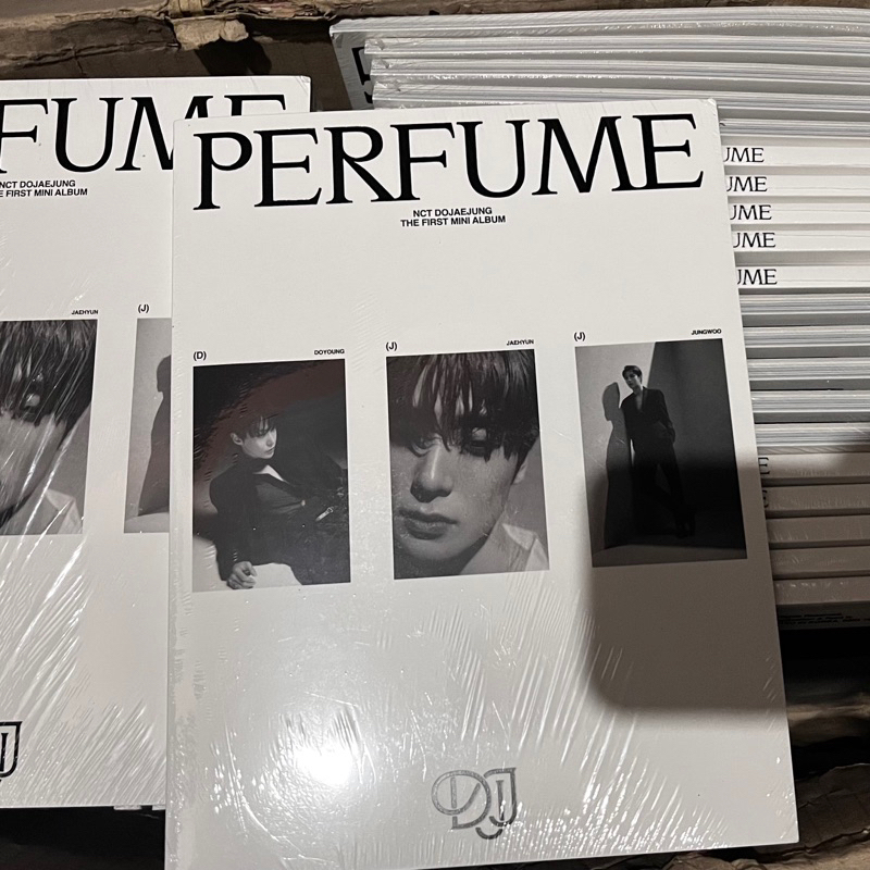 (READY STOCK) NCT DJJ  DOJAEJUNG 1st Mini Album: Perfume Photobook versi