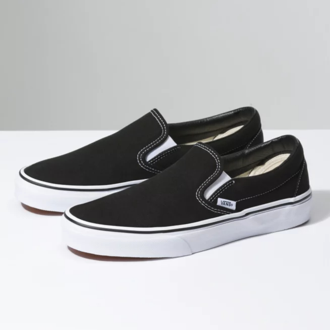 Sepatu Slip On hitam Putih