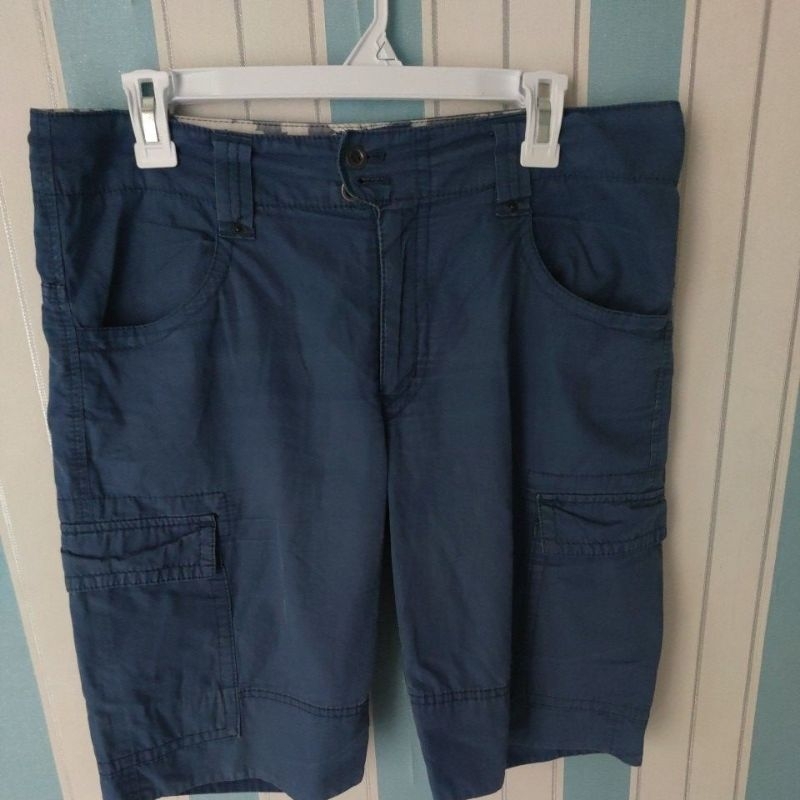 Celana cargo pendek the wave is forever Uniqlo