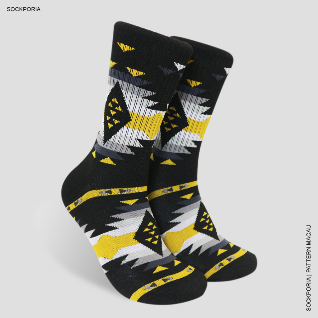 Slop Kaos Kaki Motif Tribal - Macau