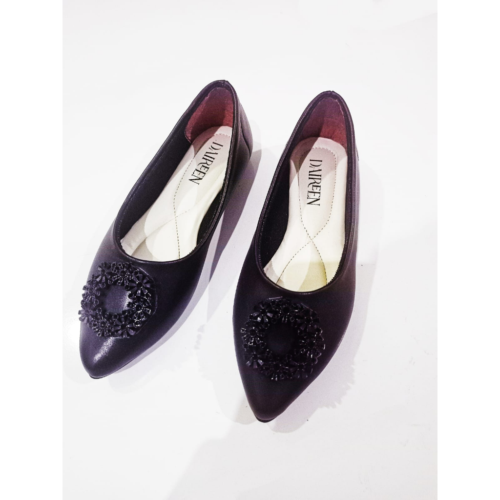 Daireen - sepatu wanita slip on flatshoes Utakata model terbaru 2023 warna hitam ukuran 37-43