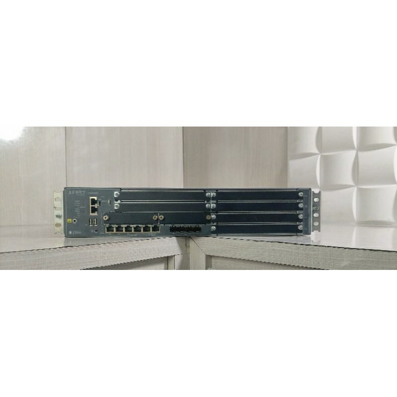 Router Juniper SRX550-645AP