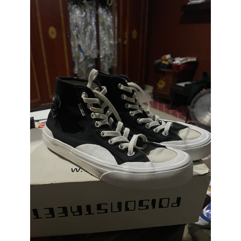 Poison street x w.essentiels wormhole sepatu