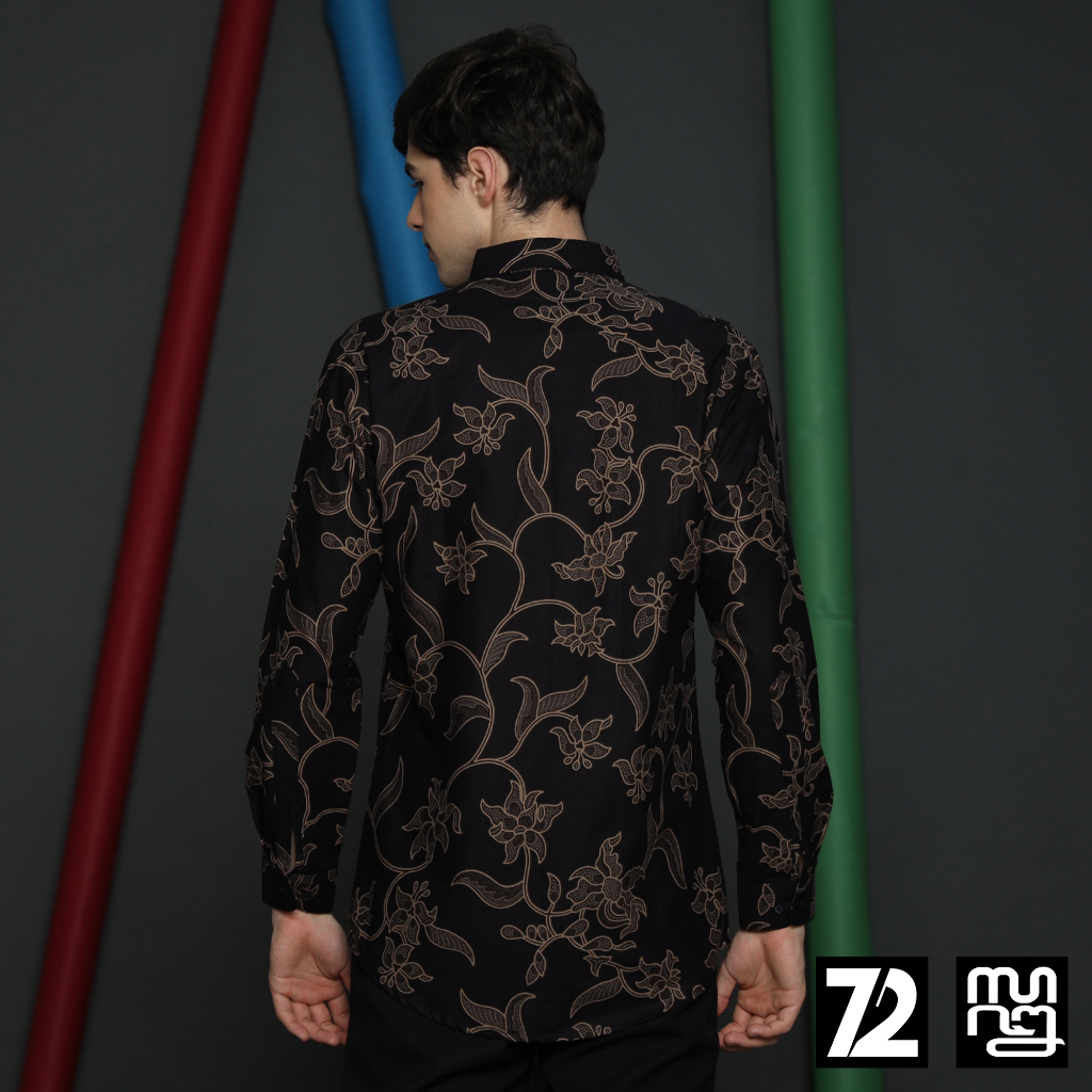 KEMEJA BATIK PRIA Slimfit Slim Fit Lengan Panjang Premium Motif Sekar Arum Warna Hitam 723391 Cap 72 - Baju Kemeja Atasan Pakaian Setelan Batik Pria Cowok Laki Laki Remaja Keluarga Kantor Lengan Panjang Modern Slimfit Slim Fit Premium Kekinian