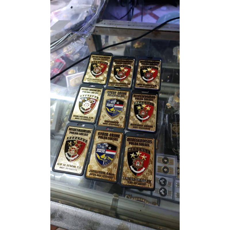

COD PLAT PENENG ID CARD REQUEST NAMA DAN LOGO BAHAN KUNINGAN ( Plat nya Aja tanpa Tali )