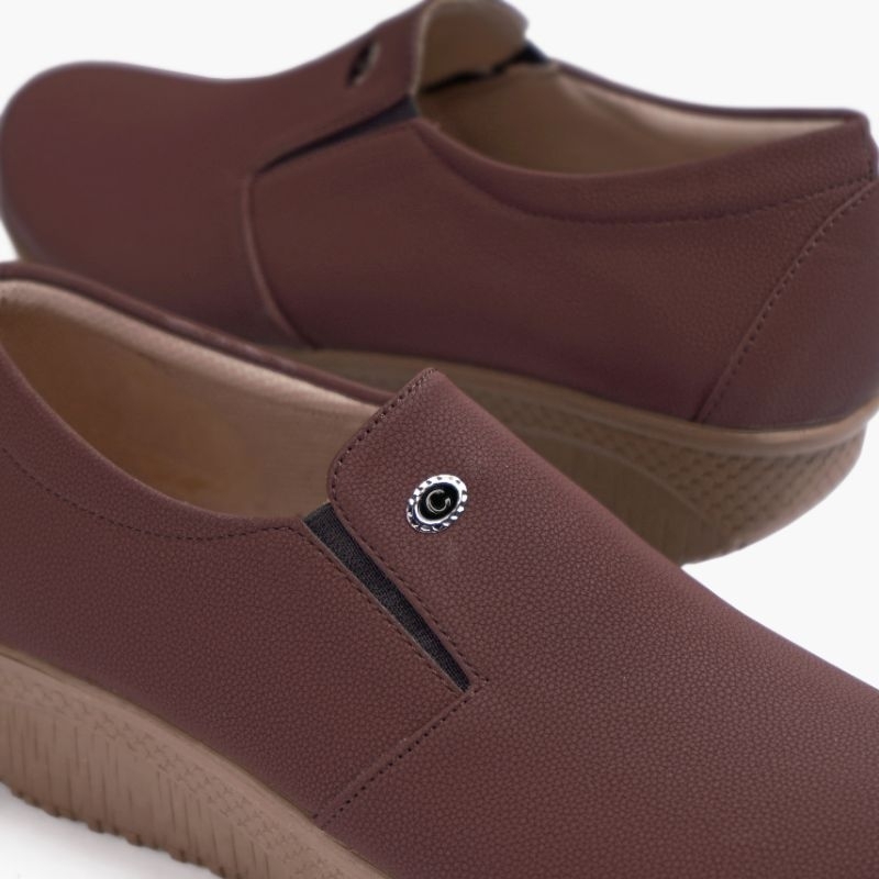 Sepatu  Wanita Aqila Terbaru slip on Brand Chaeena' Brown 011 E Sepatu kasual Terlaris