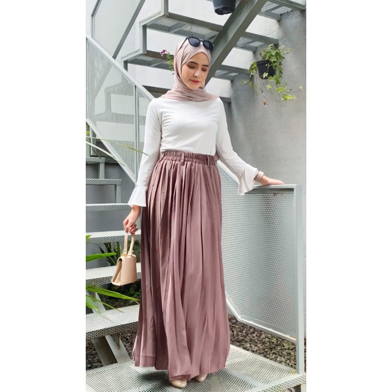 Gamila pleated skirt