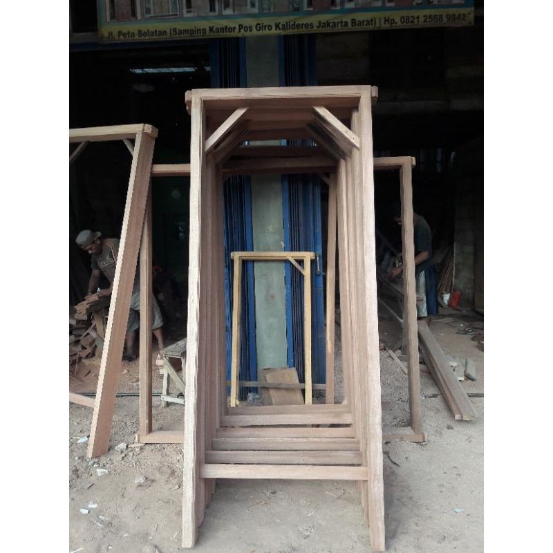 Kusen Jendela Kayu Kamper