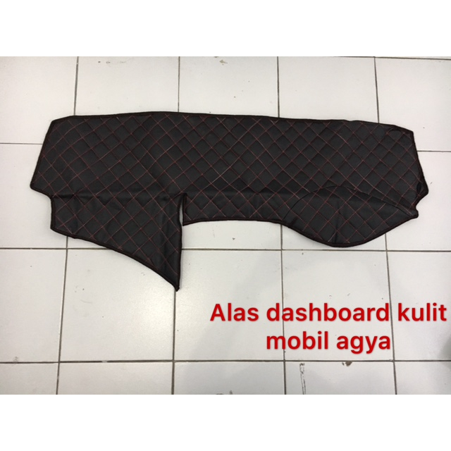 Karpet kulit dashboard mobil AGYA Cover pelindung dasbor mobil AYLA warna merah dan hitam pinggiran 